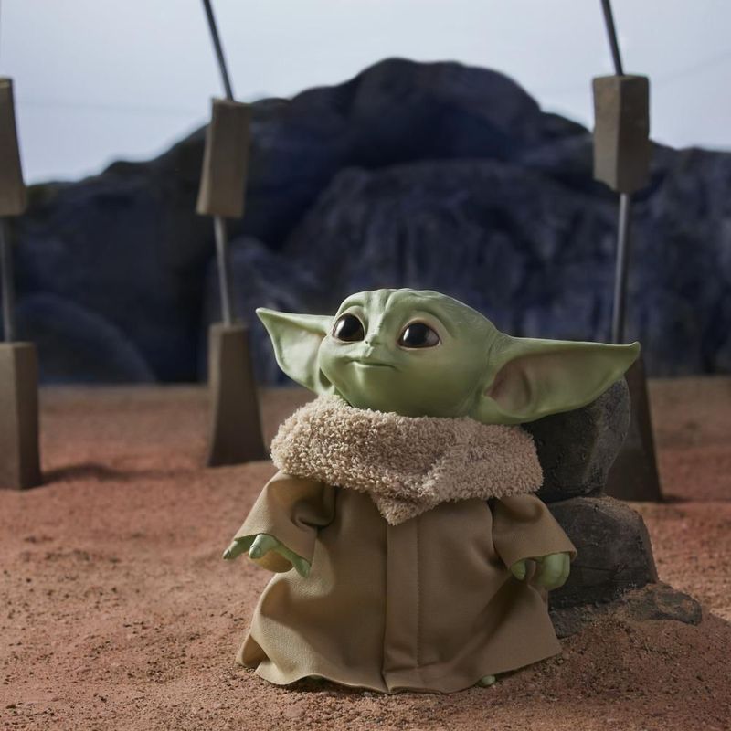 Peluche STAR WARS Baby Yoda (Idade Mínima: 3 Anos - 30,5 x 14 x 30,5 cm)